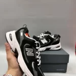 Kaufen Sie Paletten mit Markensneakers von Großhändlern in Deutschland und Europa.